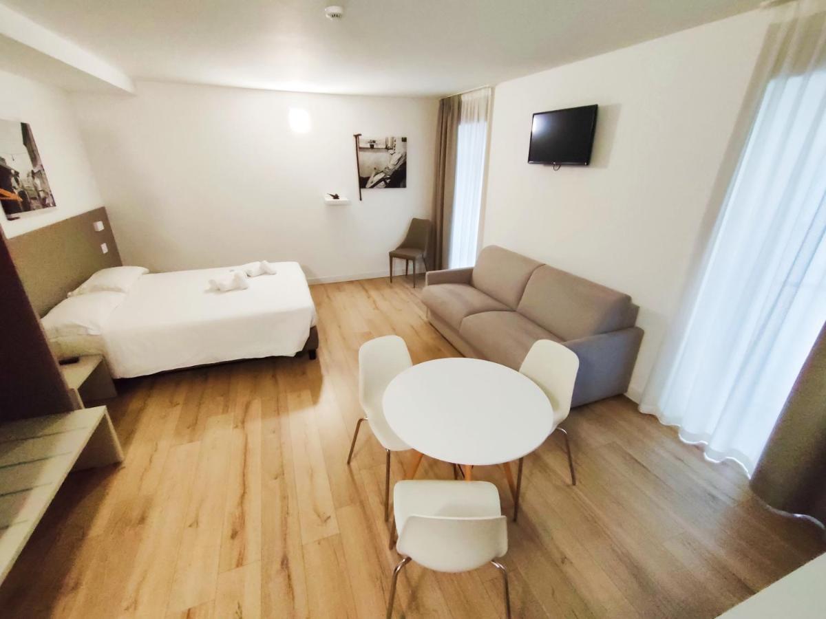 City Gallery Apartments Trieste Esterno foto